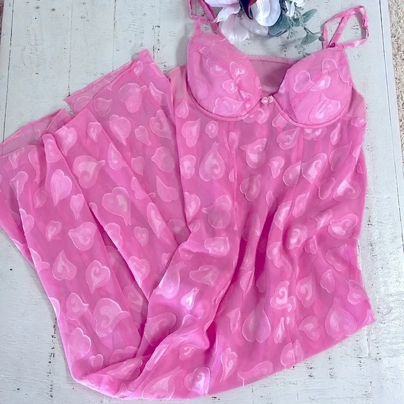 Victoria’s Secret Vintage Pink Hearts Gown Miracle Underwire/Push-up Bra Front - Picture 7 of 10